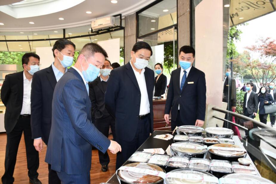 王凤朝副省长赴省pp电子集团调研 疫情防控、生产谋划和刷新生长事情