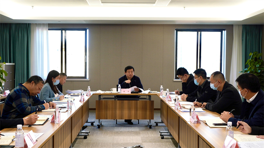 pp电子集团召开加速推进规范董事会建设、司理层成员任期制和左券化治理等专项刷新事情催促会